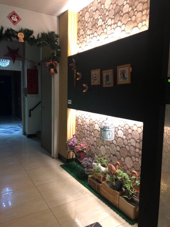 Boston Plus Hotel Chiayi City Exteriör bild