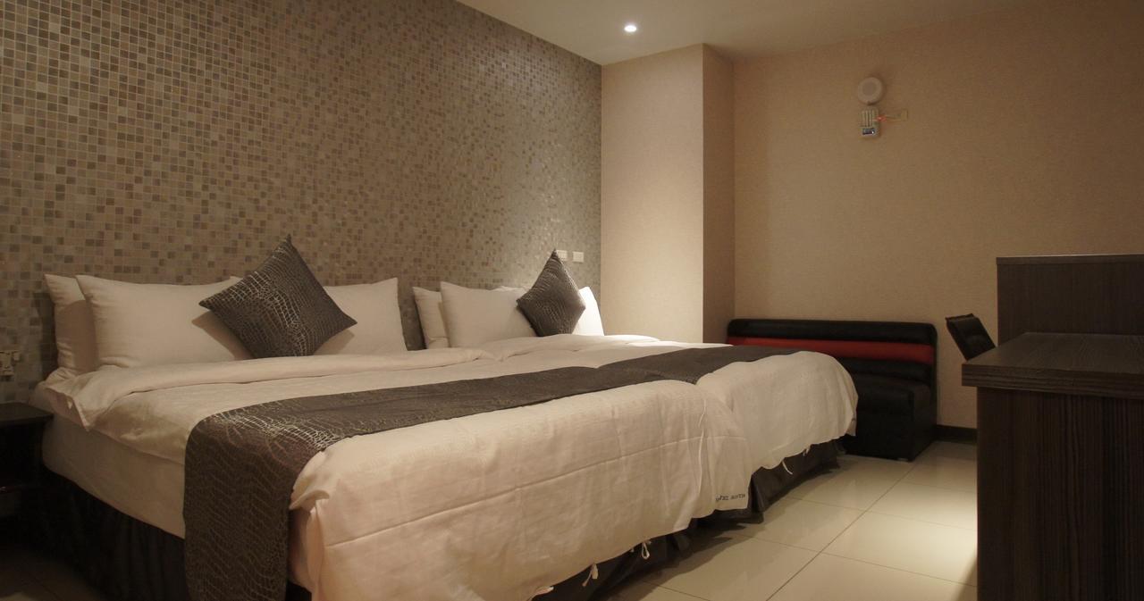 Boston Plus Hotel Chiayi City Exteriör bild