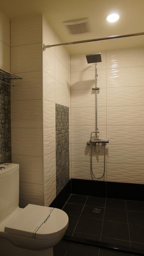 Boston Plus Hotel Chiayi City Exteriör bild
