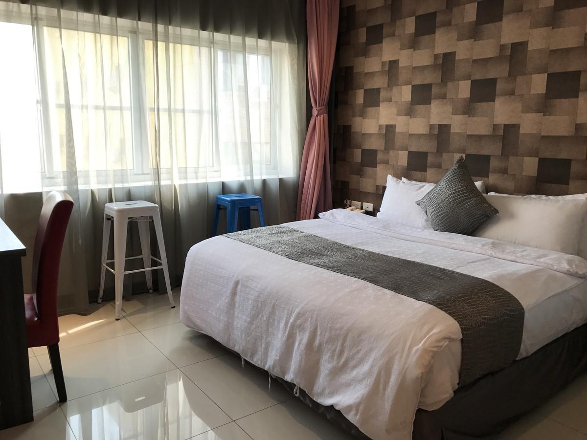 Boston Plus Hotel Chiayi City Exteriör bild