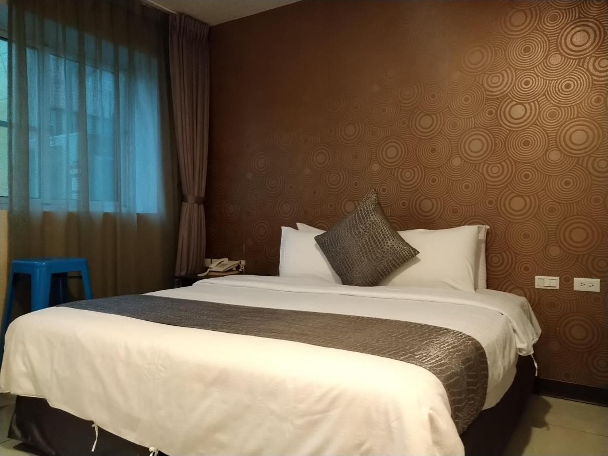 Boston Plus Hotel Chiayi City Exteriör bild